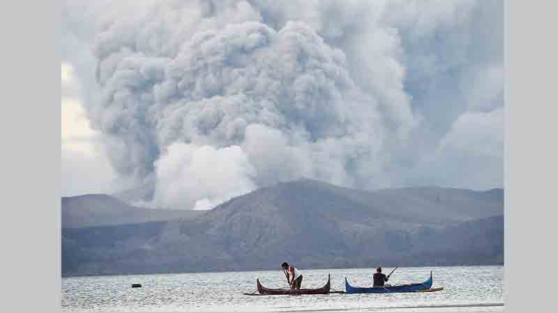 Thousands flee homes as volcano spews lava
