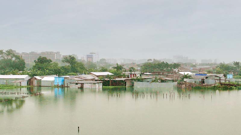 8 killed in landslide, flash flood
