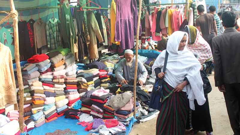 Sale of winter clothes gains momentum